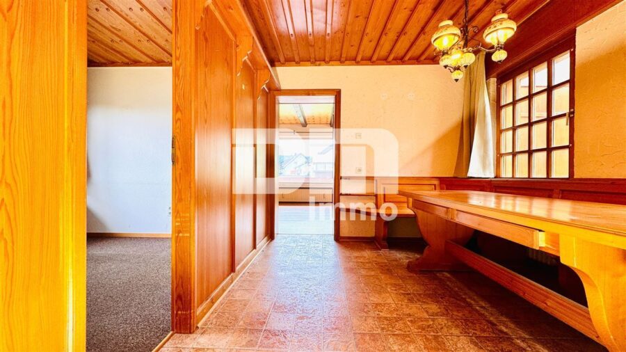Hochwertiges 1-2 Familienhaus mit großem Garten in erhobener Ortsrandlage mit Panoramablick - EG Küchenbereich offen